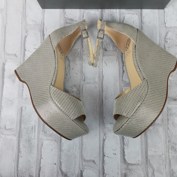 VINCE CAMUTO "Tatchen" Platform Wedge Sandals - Picture 5 of 12